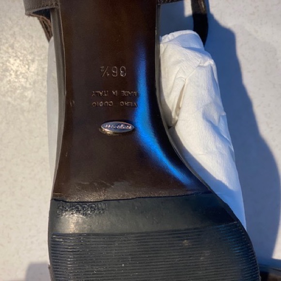 Sergio Rossi Leather Beaded Sandal - Picture 6 of 6